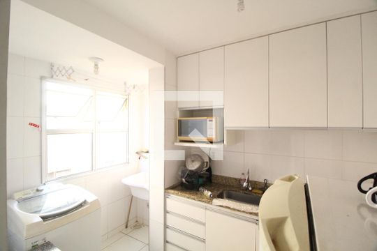 Cozinha de apartamento para alugar com 2 quartos, 52m² em Chácaras Tubalina E Quartel, Uberlândia