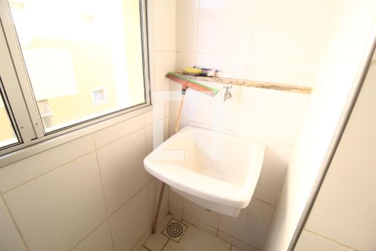Cozinha e Área de Serviço de apartamento para alugar com 2 quartos, 52m² em Chácaras Tubalina E Quartel, Uberlândia