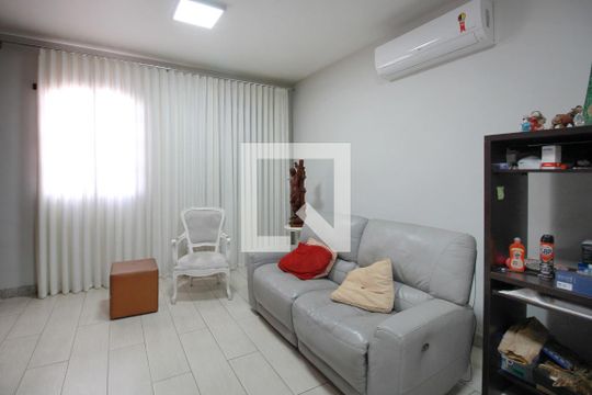 Sala de casa à venda com 3 quartos, 360m² em São Geraldo, Belo Horizonte