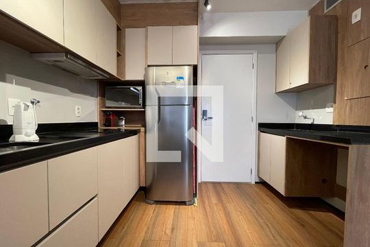 Cozinha de apartamento para alugar com 1 quarto, 35m² em Butantã, São Paulo