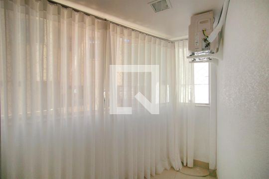 Varanda Suíte  de apartamento à venda com 4 quartos, 130m² em Fernão Dias, Belo Horizonte