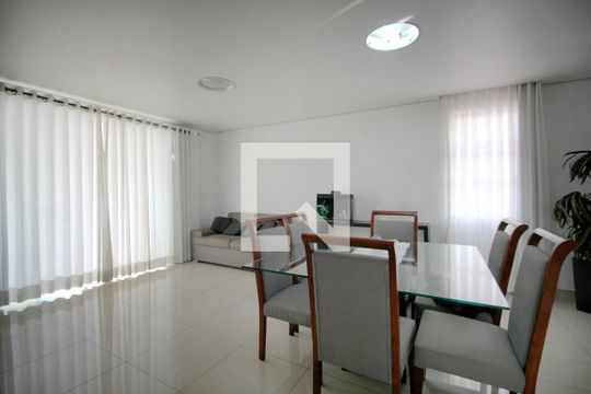 Sala de apartamento à venda com 4 quartos, 130m² em Fernão Dias, Belo Horizonte
