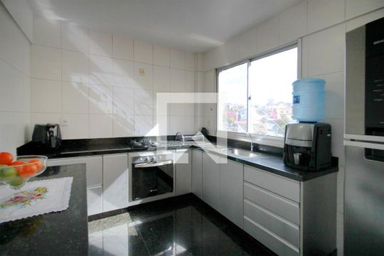 Cozinha de apartamento à venda com 4 quartos, 130m² em Fernão Dias, Belo Horizonte