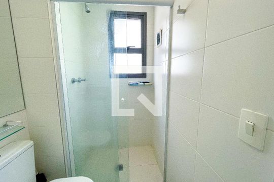 Banheiro de kitnet/studio para alugar com 1 quarto, 46m² em Sumarezinho, São Paulo