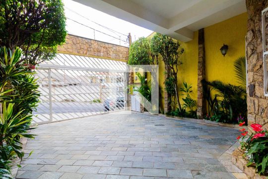 Garagem de casa à venda com 4 quartos, 450m² em Chácara Seis de Outubro, São Paulo