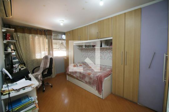 Quarto 2 de apartamento à venda com 3 quartos, 180m² em Olaria, Rio de Janeiro