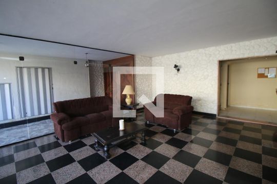 Hall de entrada de apartamento à venda com 3 quartos, 180m² em Olaria, Rio de Janeiro