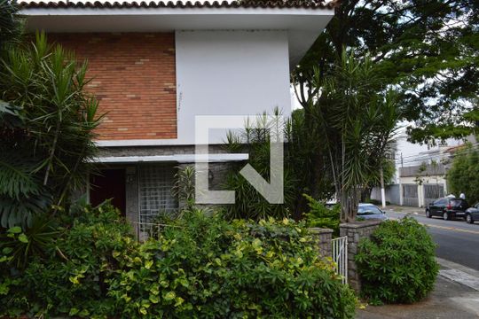 Fachada de casa à venda com 4 quartos, 220m² em Vila Clementino, São Paulo