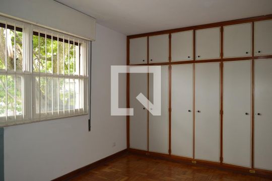 Suíte de casa à venda com 4 quartos, 220m² em Vila Clementino, São Paulo