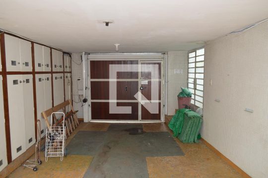 Garagem de casa à venda com 4 quartos, 220m² em Vila Clementino, São Paulo