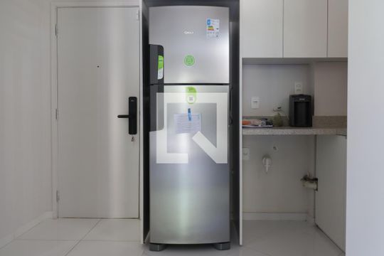 Cozinha de apartamento para alugar com 1 quarto, 47m² em Itaim Bibi, São Paulo