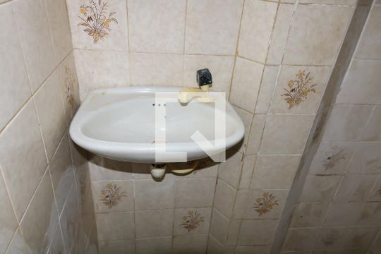 Banheiro de apartamento para alugar com 1 quarto, 23m² em Encantado, Rio de Janeiro