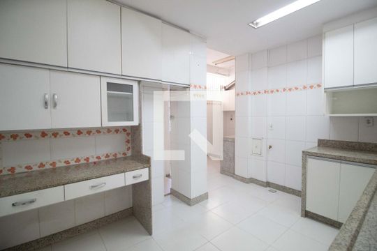 Cozinha de apartamento à venda com 3 quartos, 160m² em Copacabana, Rio de Janeiro