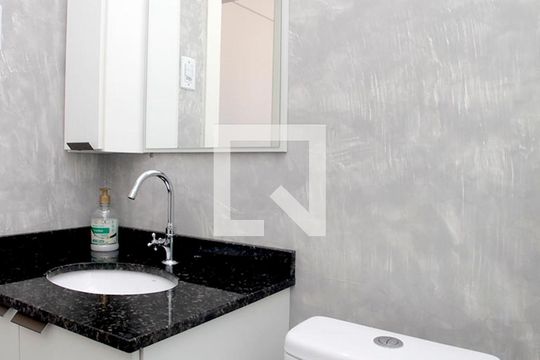 Banheiro de apartamento para alugar com 1 quarto, 30m² em Centro Histórico, Porto Alegre