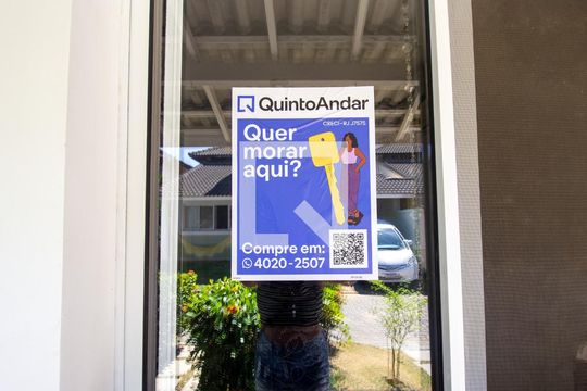 Plaquinha instalada de casa de condomínio à venda com 4 quartos, 180m² em Recreio dos Bandeirantes, Rio de Janeiro