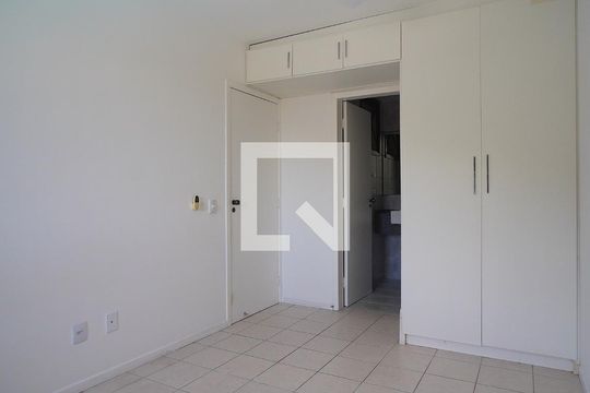 Quarto  suíte  de apartamento para alugar com 2 quartos, 79m² em João Paulo, Florianópolis