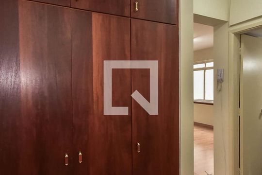 Quarto de apartamento à venda com 2 quartos, 90m² em Higienópolis, São Paulo