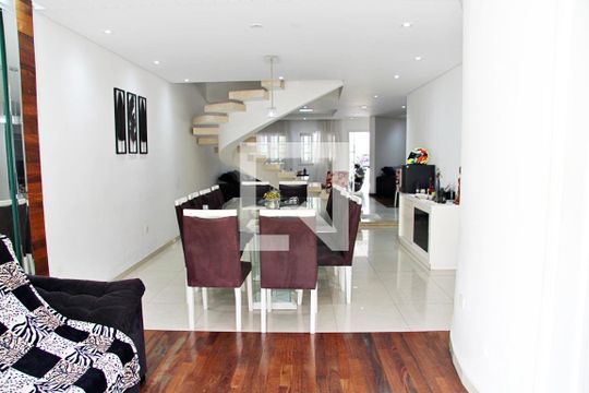 Casa à venda com 4 quartos, 585m² em Vila Rosalia, Guarulhos