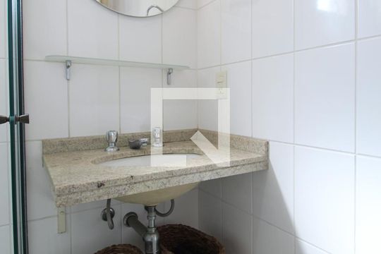 Banheiro Social de apartamento à venda com 3 quartos, 93m² em Moema, São Paulo