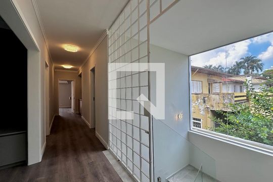 Corredor Suítes de casa à venda com 4 quartos, 430m² em Brooklin, São Paulo