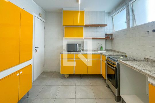 Cozinha de apartamento à venda com 2 quartos, 85m² em Jardim Paulista, São Paulo