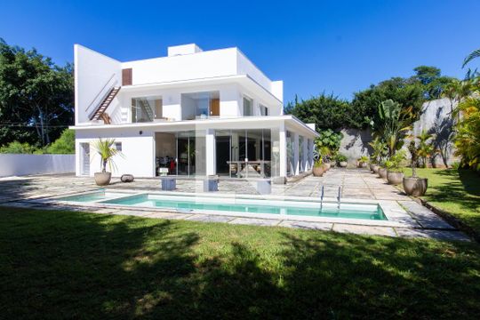 Área externa de casa de condomínio para alugar com 2 quartos, 300m² em Vila de São Fernando, Cotia
