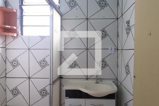 Banheiro de apartamento à venda com 2 quartos, 45m² em Guajuviras, Canoas
