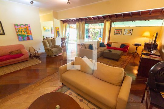 SALA de casa de condomínio à venda com 3 quartos, 350m² em Sítios de Recreio Gramado, Campinas