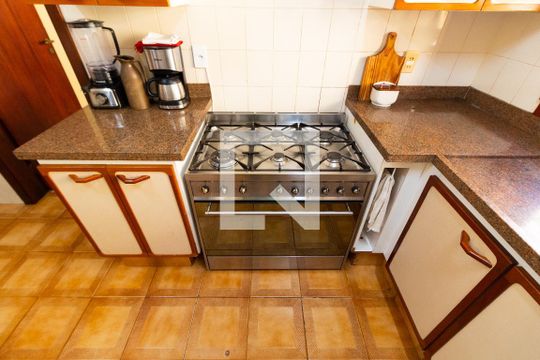 COZINHA de casa de condomínio à venda com 3 quartos, 350m² em Sítios de Recreio Gramado, Campinas