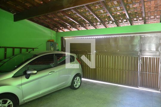 Garagem de casa à venda com 2 quartos, 200m² em Vila Camilópolis, Santo André