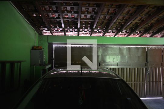 Garagem de casa à venda com 2 quartos, 200m² em Vila Camilópolis, Santo André