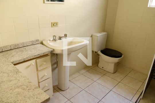 Banheiro de casa para alugar com 2 quartos, 100m² em Aliança, Osasco