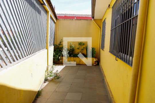 Quintal de casa para alugar com 2 quartos, 100m² em Aliança, Osasco
