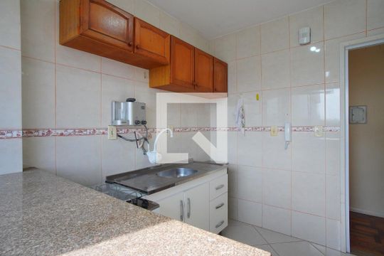 Cozinha de apartamento à venda com 1 quarto, 46m² em Passo D’areia, Porto Alegre