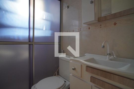 Banheiro Corredor de apartamento à venda com 1 quarto, 46m² em Passo D’areia, Porto Alegre