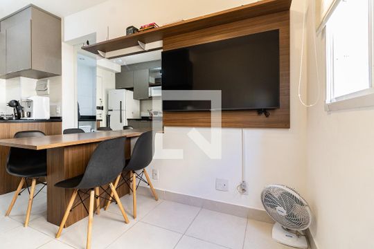 Sala de apartamento para alugar com 2 quartos, 33m² em Parque Fongaro, São Paulo