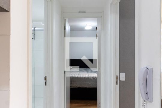 Corredor de apartamento para alugar com 2 quartos, 33m² em Parque Fongaro, São Paulo