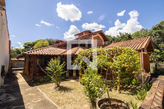 Quintal de casa à venda com 5 quartos, 440m² em Chácara Santa Margarida, Campinas