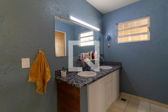 Banheiro de casa à venda com 5 quartos, 440m² em Chácara Santa Margarida, Campinas