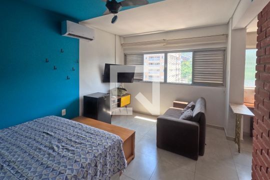 Apartamento para alugar com 1 quarto, 25m² em Itararé, Santos