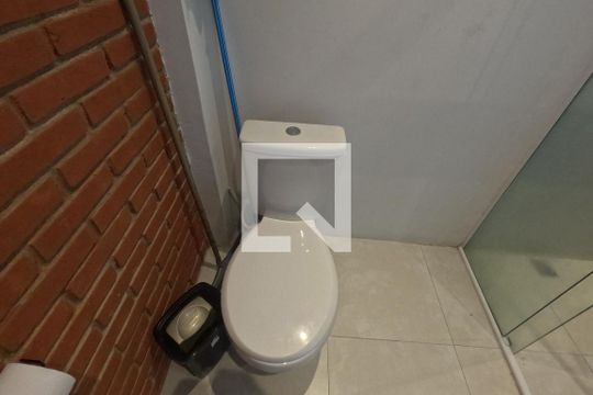 Banheiro de apartamento para alugar com 1 quarto, 25m² em Itararé, Santos