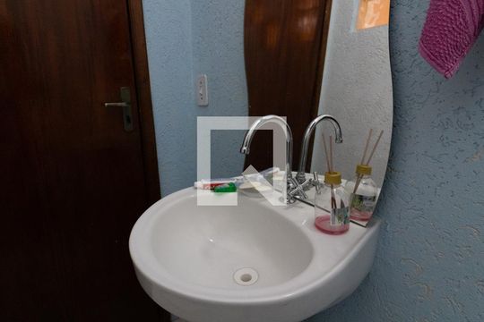 Lavabo de casa para alugar com 3 quartos, 250m² em Parque Boturussu, São Paulo