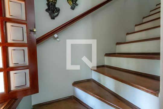 Escada de casa à venda com 3 quartos, 225m² em Parque Terra Nova Ii, São Bernardo do Campo