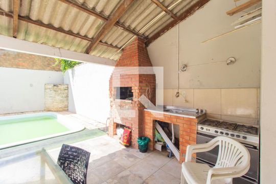 Área de Serviço e Quintal de casa para alugar com 3 quartos, 108m² em Harmonia, Canoas