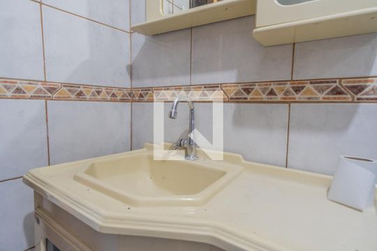 Banheiro 2 de casa à venda com 4 quartos, 320m² em Vila Nova, Porto Alegre