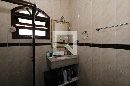 Banheiro Social de casa para alugar com 3 quartos, 200m² em Parque das Nações, Santo André