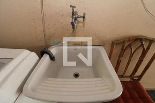 Área de Serviço - Tanque de casa para alugar com 3 quartos, 200m² em Parque das Nações, Santo André