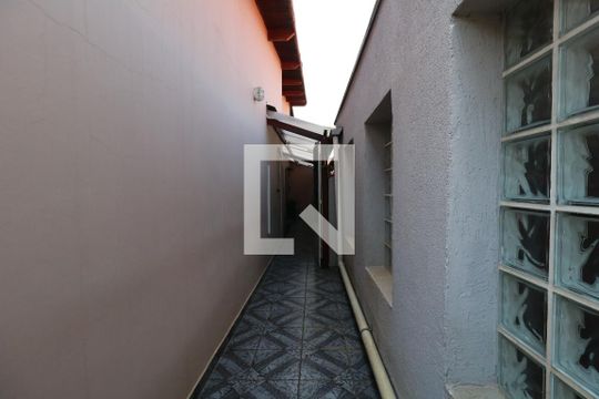 Corredor externo de casa para alugar com 3 quartos, 200m² em Parque das Nações, Santo André