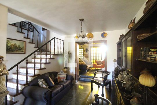 Sala de casa de condomínio à venda com 3 quartos, 307m² em Pechincha, Rio de Janeiro