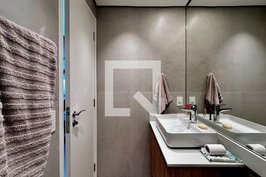 Banheiro Social de apartamento para alugar com 2 quartos, 65m² em Campo Belo, São Paulo
